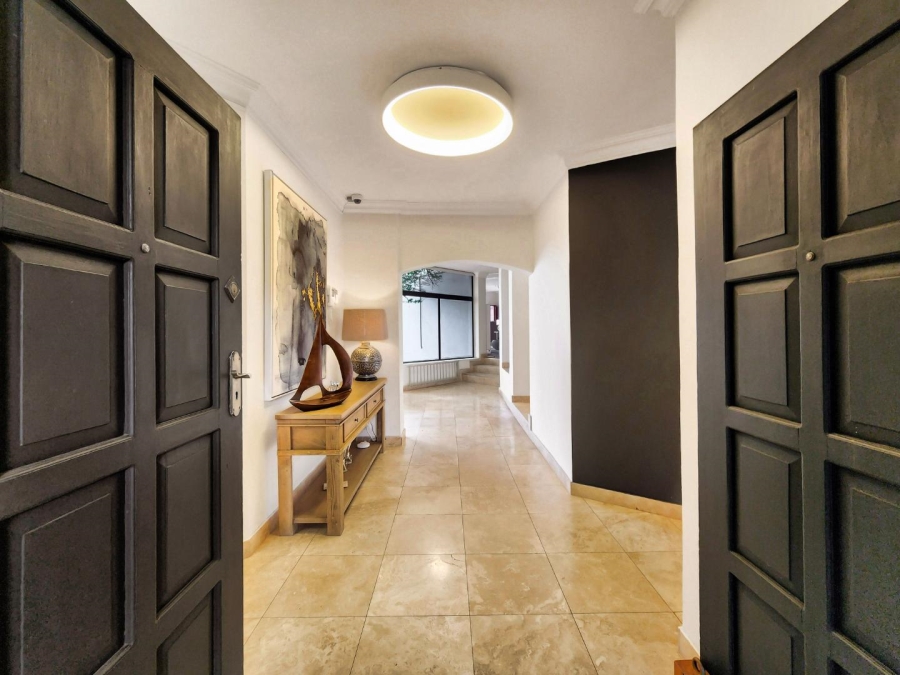 4 Bedroom Property for Sale in Bloubergstrand Western Cape